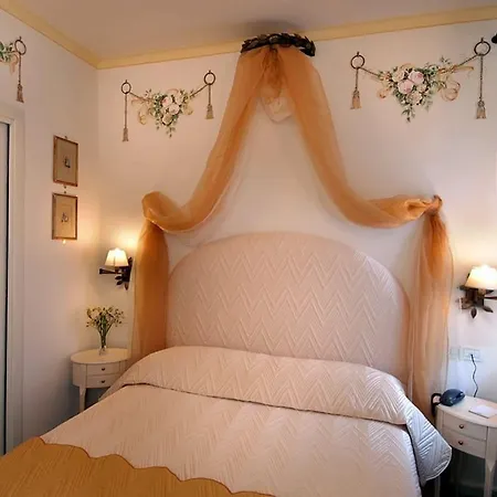 Relais Dei Fiori Dimora D'epoca Bed & Breakfast 3*