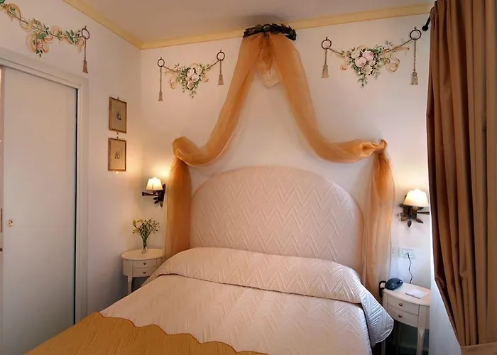 Relais Dei Fiori Dimora D'epoca Bed and Breakfast 3*