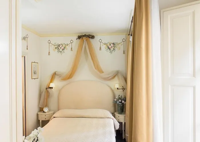 Bed and Breakfast Relais Dei Fiori Dimora D'epoca 3*