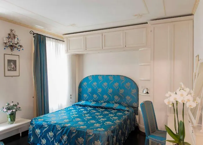 Bed and Breakfast Relais Dei Fiori Dimora D'epoca 3*
