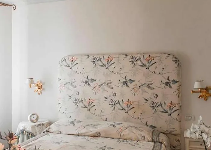 Relais Dei Fiori Dimora D'epoca Bed and Breakfast 3*