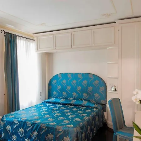 Bed & Breakfast Relais Dei Fiori Dimora D'epoca 3*